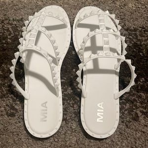 Women’s Mia sandals New in box